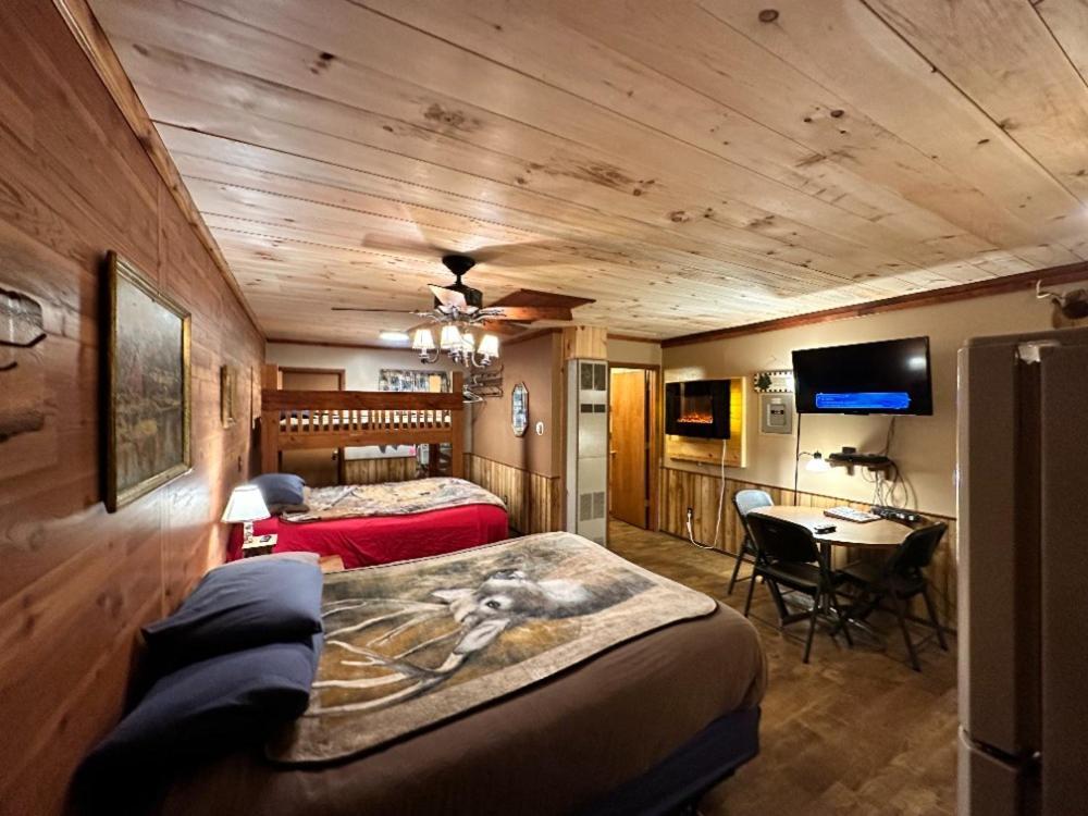 Best Bear Lodge & Campground Irons Luaran gambar