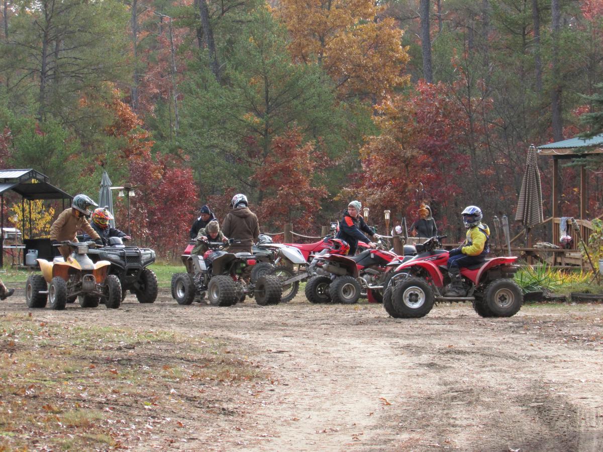 Best Bear Lodge & Campground Irons Luaran gambar