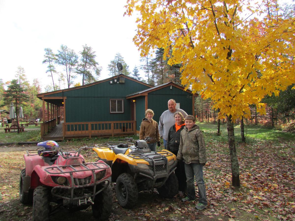 Best Bear Lodge & Campground Irons Luaran gambar