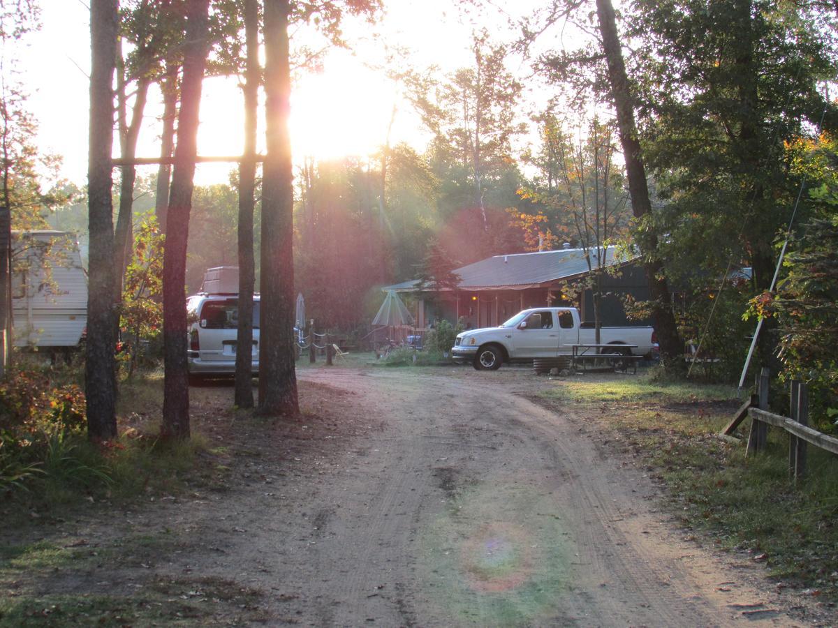 Best Bear Lodge & Campground Irons Luaran gambar