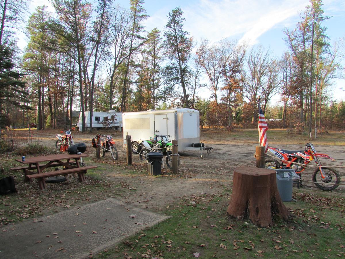 Best Bear Lodge & Campground Irons Luaran gambar