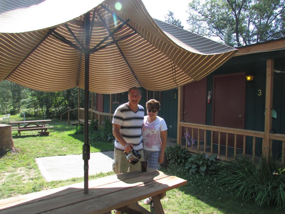 Best Bear Lodge & Campground Irons Luaran gambar