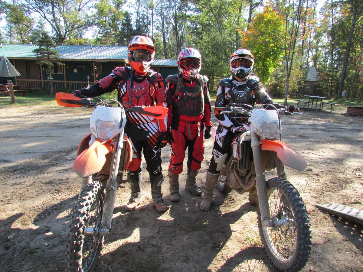 Best Bear Lodge & Campground Irons Luaran gambar