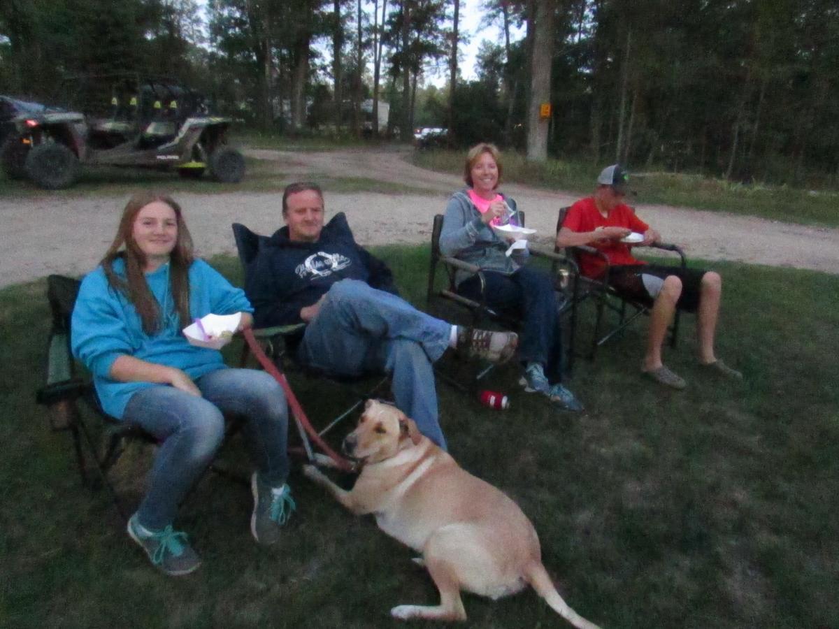 Best Bear Lodge & Campground Irons Luaran gambar